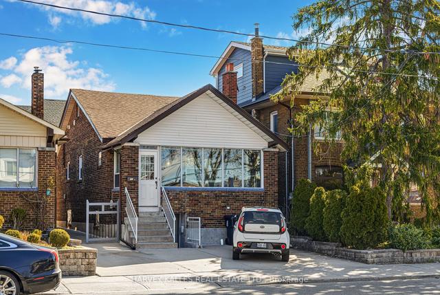 723 Coxwell Ave, House detached with 2 bedrooms, 2 bathrooms and 2 parking in Toronto ON | Image 1