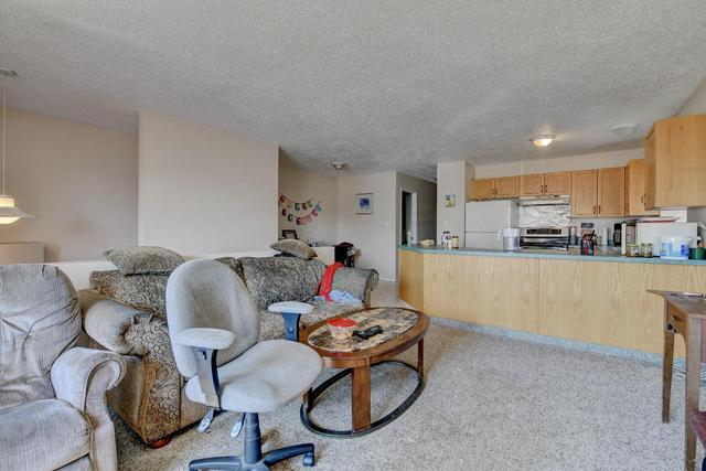 9214 94a Avenue, Home with 5 bedrooms, 3 bathrooms and 4 parking in Grande Prairie AB | Image 4