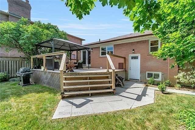 239 Combe Ave, House detached with 3 bedrooms, 3 bathrooms and 3 parking in Toronto ON | Image 5