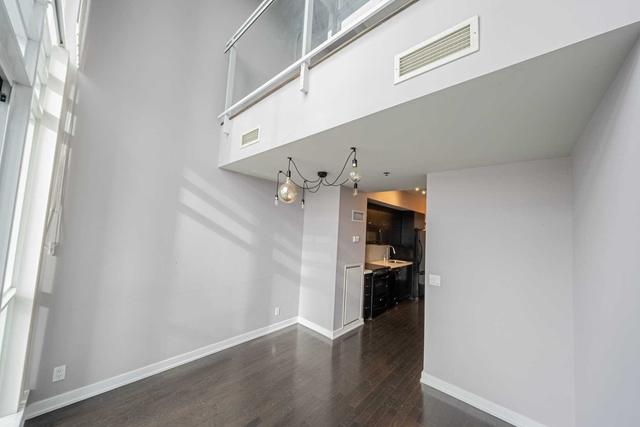 lph16 - 21 Nelson St, Condo with 1 bedrooms, 2 bathrooms and 2 parking in Toronto ON | Image 4