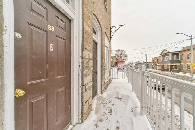 88 Queen St W, House detached with 8 bedrooms, 4 bathrooms and 4 parking in Cambridge ON | Image 2