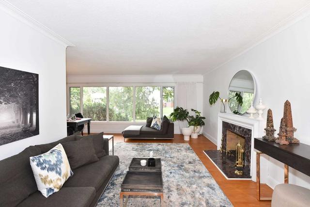 8 Sevenoaks Ave, House detached with 3 bedrooms, 2 bathrooms and 4 parking in Toronto ON | Image 23