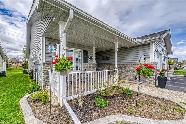 36 New York Avenue, House semidetached with 2 bedrooms, 2 bathrooms and 3 parking in Wasaga Beach ON | Image 4