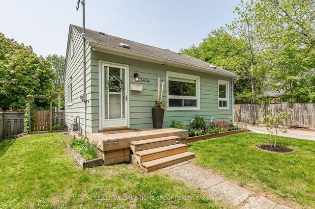 12 Merritt Blvd, House detached with 2 bedrooms, 1 bathrooms and 5 parking in Guelph ON | Image 23