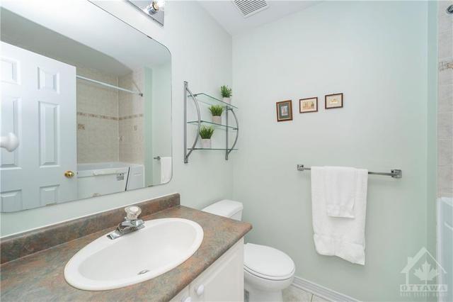 3185 Uplands Drive, Townhouse with 3 bedrooms, 3 bathrooms and 3 parking in Ottawa ON | Image 21