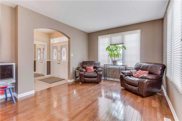 2 Ranger Cres, House detached with 4 bedrooms, 3 bathrooms and 4 parking in Brampton ON | Image 5