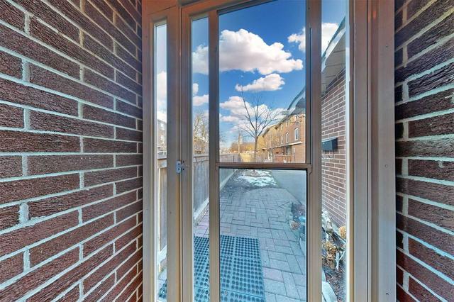 52 Eden Park Dr, Townhouse with 3 bedrooms, 2 bathrooms and 2 parking in Brampton ON | Image 12