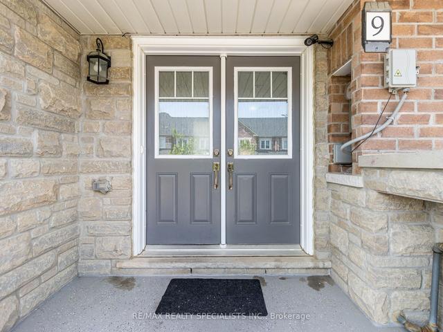 9 Edsel Rd, House attached with 3 bedrooms, 4 bathrooms and 3 parking in Brampton ON | Image 12