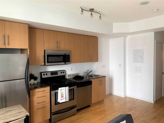 3703 - 65 Bremner Blvd W, Condo with 0 bedrooms, 1 bathrooms and 0 parking in Toronto ON | Image 7