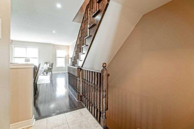 19 Cedar Lake Cres, Townhouse with 3 bedrooms, 4 bathrooms and 2 parking in Brampton ON | Image 35