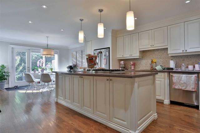 181 Ridley Blvd, House detached with 5 bedrooms, 5 bathrooms and 6 parking in Toronto ON | Image 2