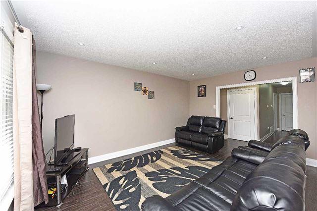 78 Dorset Dr, House detached with 3 bedrooms, 2 bathrooms and 5 parking in Brampton ON | Image 3