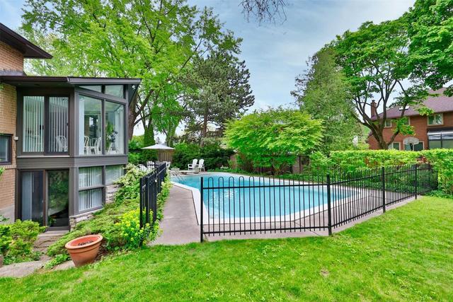 9 Alderdale Crt, House detached with 3 bedrooms, 4 bathrooms and 6 parking in Toronto ON | Image 10