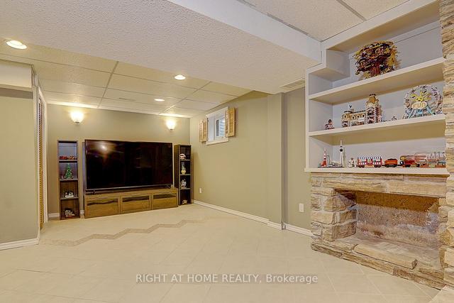 60 Sonmore Dr, House detached with 4 bedrooms, 3 bathrooms and 5 parking in Toronto ON | Image 25