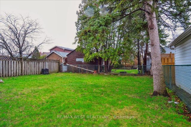 41 Boyd Ave, House detached with 2 bedrooms, 1 bathrooms and 3 parking in Toronto ON | Image 2