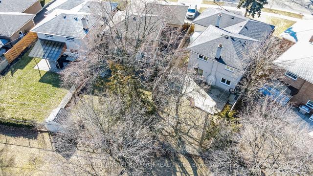 251 Wellesworth Dr, House detached with 3 bedrooms, 5 bathrooms and 5 parking in Toronto ON | Image 20
