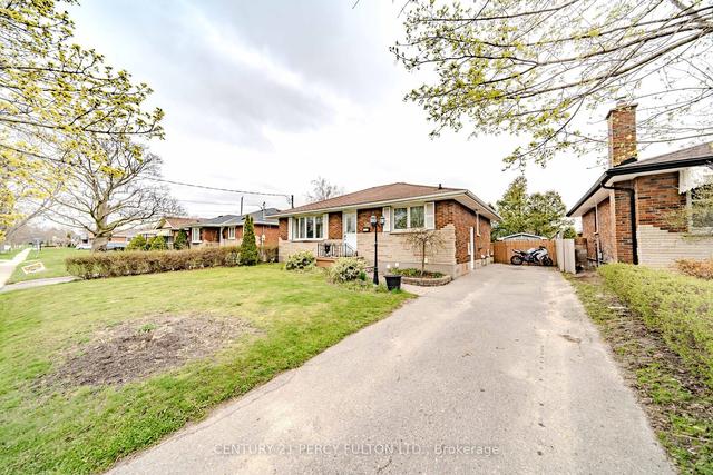 121 Riverside Dr, House detached with 3 bedrooms, 3 bathrooms and 3 parking in Oshawa ON | Image 12