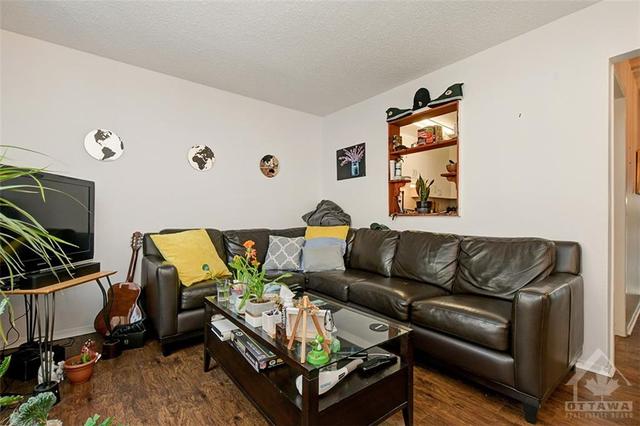 64 Alison Korn Private, Townhouse with 4 bedrooms, 2 bathrooms and 1 parking in Ottawa ON | Image 5