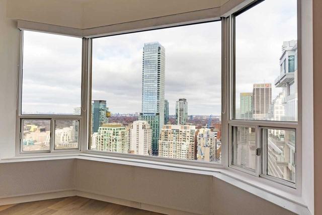 2406 - 175 Cumberland St, Condo with 2 bedrooms, 3 bathrooms and 1 parking in Toronto ON | Image 10
