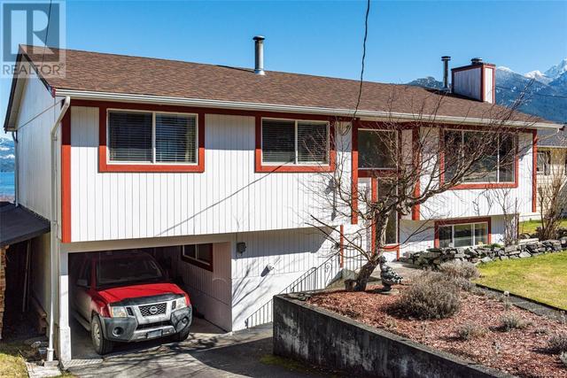 111 Seaview St, House detached with 3 bedrooms, 3 bathrooms and 4 parking in Sayward BC | Image 2