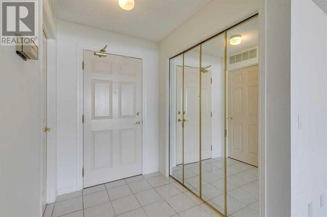 Front foyer with large closet | Image 21