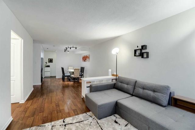 142 - 2 Valhalla Inn Rd, Condo with 3 bedrooms, 3 bathrooms and 1 parking in Toronto ON | Image 6