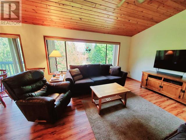 320 Leighton Way, House detached with 4 bedrooms, 3 bathrooms and 4 parking in Tofino BC | Image 5