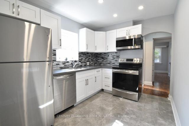 62 Westview Blvd, House detached with 2 bedrooms, 2 bathrooms and 4 parking in Toronto ON | Image 6
