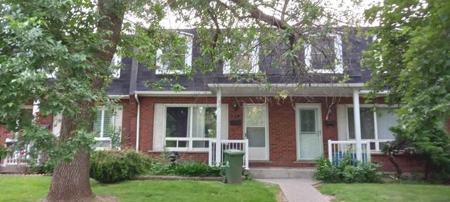 229 Lake Ave N, Townhouse with 3 bedrooms, 2 bathrooms and 1 parking in Hamilton ON | Image 1