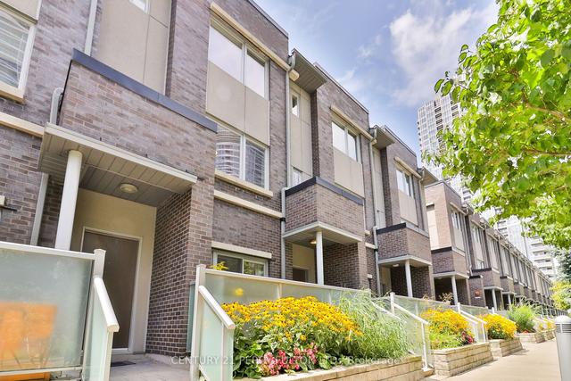 th6 - 330 Village Green Sq, Townhouse with 3 bedrooms, 3 bathrooms and 2 parking in Toronto ON | Image 1