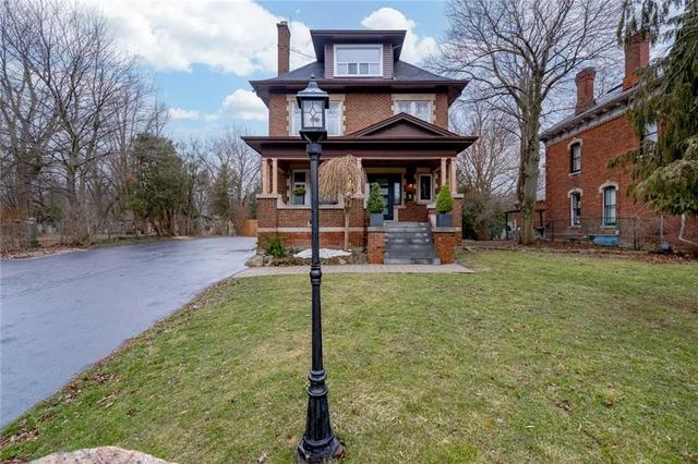 2846 King Street E, House detached with 6 bedrooms, 2 bathrooms and 20 parking in Hamilton ON | Image 2