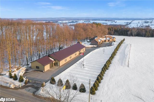 4031 3rd Line, House detached with 3 bedrooms, 3 bathrooms and 13 parking in Innisfil ON | Image 2