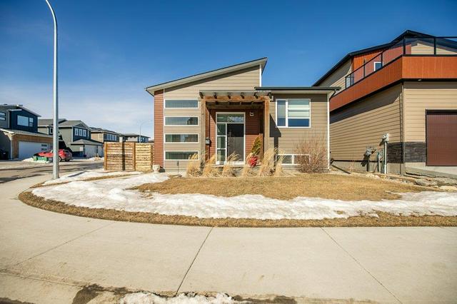 864 Atlantic Cove W, House detached with 4 bedrooms, 3 bathrooms and 4 parking in Lethbridge AB | Image 1