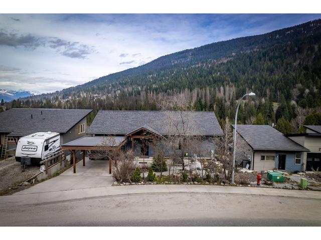2430 Perrier Lane, House detached with 4 bedrooms, 3 bathrooms and 2 parking in Nelson BC | Image 70