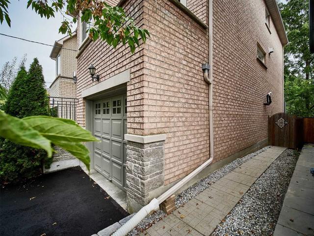 39 Saint George St, House detached with 3 bedrooms, 4 bathrooms and 2 parking in Toronto ON | Image 23