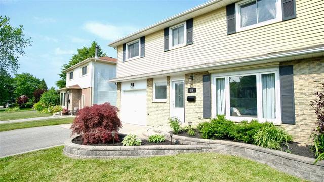 23 Agate Rd, House detached with 4 bedrooms, 2 bathrooms and 4 parking in Ajax ON | Image 2