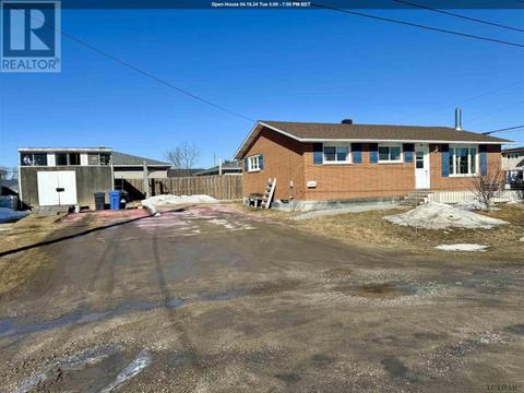 7 Macdonald St, House detached with 4 bedrooms, 2 bathrooms and null parking in Kapuskasing ON | Card Image