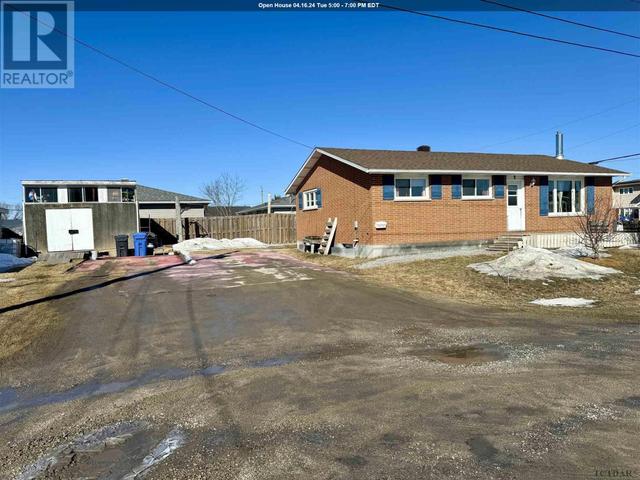 7 Macdonald St, House detached with 4 bedrooms, 2 bathrooms and null parking in Kapuskasing ON | Image 1