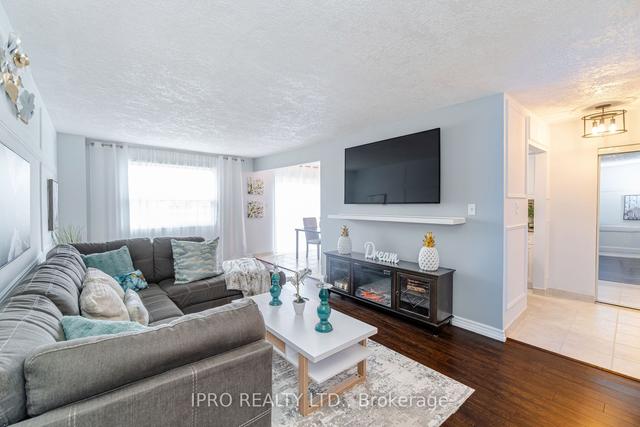 a - 766 Walter St, Townhouse with 3 bedrooms, 2 bathrooms and 1 parking in Cambridge ON | Image 1