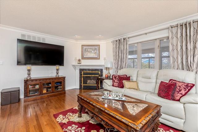 717 Bateman Court, House detached with 4 bedrooms, 3 bathrooms and 2 parking in Burlington ON | Image 4