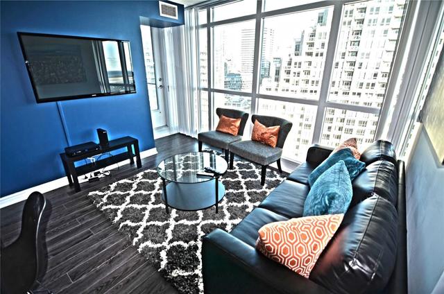 1302 - 215 Fort York Blvd, Condo with 2 bedrooms, 2 bathrooms and 1 parking in Toronto ON | Image 2