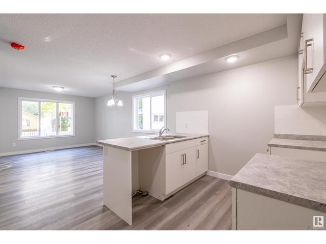11244 92 St Nw, House semidetached with 3 bedrooms, 2 bathrooms and 2 parking in Edmonton AB | Image 5