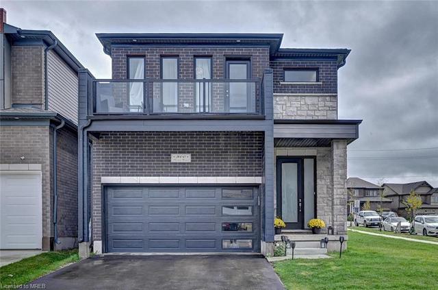 900 Tartan Court, House detached with 4 bedrooms, 2 bathrooms and 4 parking in Kitchener ON | Image 1