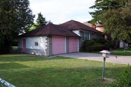 80 Centre Ave, House detached with 2 bedrooms, 1 bathrooms and 4 parking in Toronto ON | Image 3