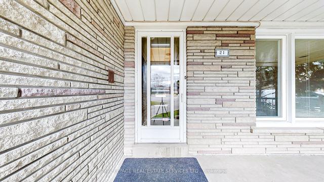 21 Pitkin Crt, House detached with 3 bedrooms, 2 bathrooms and 5 parking in Toronto ON | Image 23