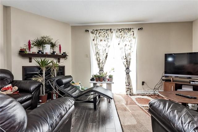 10 - 1967 Greenvale Lane, Townhouse with 3 bedrooms, 2 bathrooms and 1 parking in Ottawa ON | Image 3