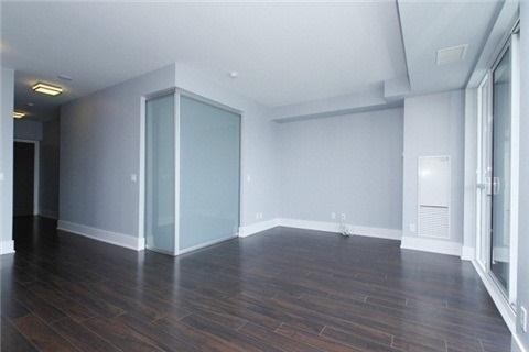 2103 - 300 Front St W, Condo with 1 bedrooms, 1 bathrooms and 1 parking in Toronto ON | Image 2