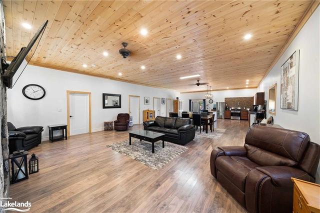 10 Smith Crescent, House detached with 3 bedrooms, 2 bathrooms and 8 parking in Parry Sound ON | Image 2