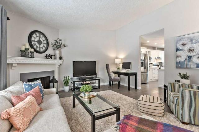 120 Oakwood Place Sw, House detached with 5 bedrooms, 2 bathrooms and 3 parking in Calgary AB | Image 5