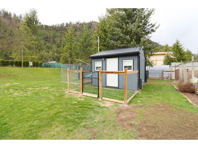 3295 Eagle Ridge Road, House detached with 4 bedrooms, 3 bathrooms and null parking in Kootenay Boundary D BC | Image 36